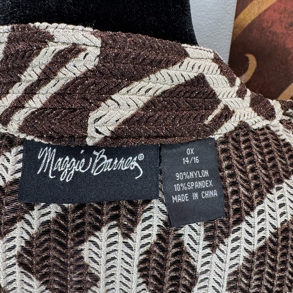 Maggie Barnes Chic Black and White Geometric Cardigan - Picture 7 of 8